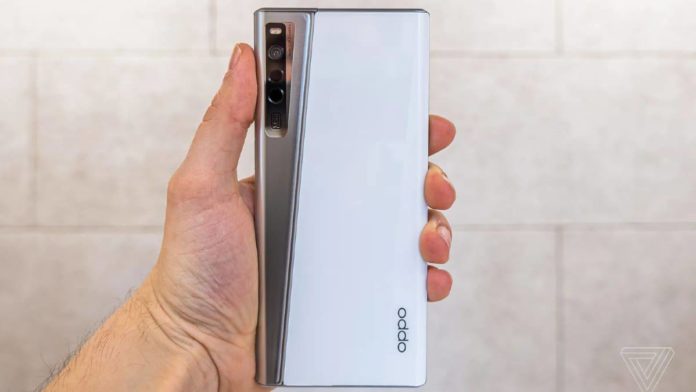 Oppo X 2021, le concept de smartphone enroulable.