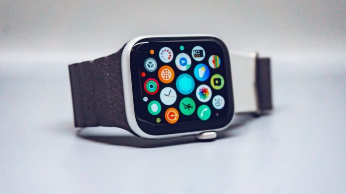 Avec watchOS 8, Apple veut remplacer votre portefeuille et vos clés par l'Apple Watch