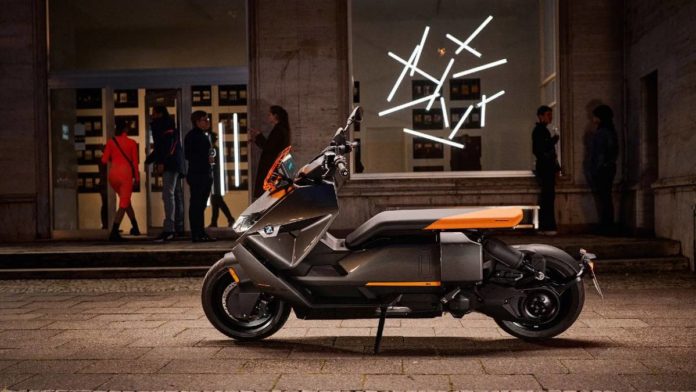 Le nouveau scooter électrique BMW CE 04 arrive