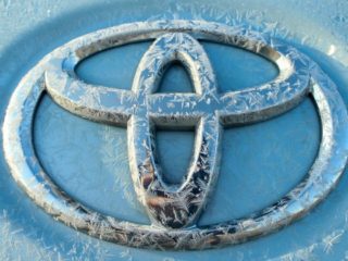 Toyota souhaite ralentir encore plus les politiques en faveur de la transition vers l'électrique