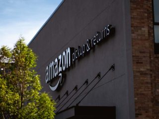 Les employés d'Amazon reviendront au bureau qu'en 2022.